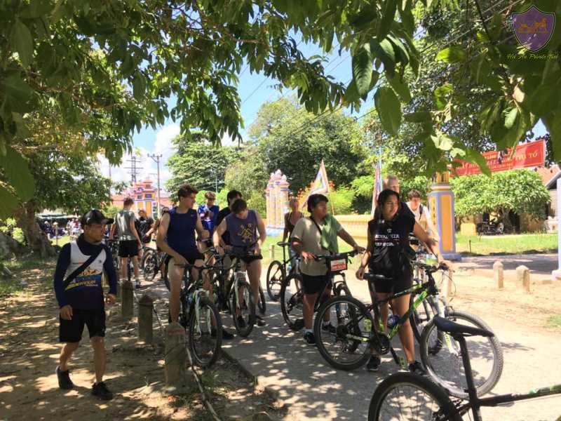 Hue Bicycle Tour 1 Day Citadel Pagoda Tomb